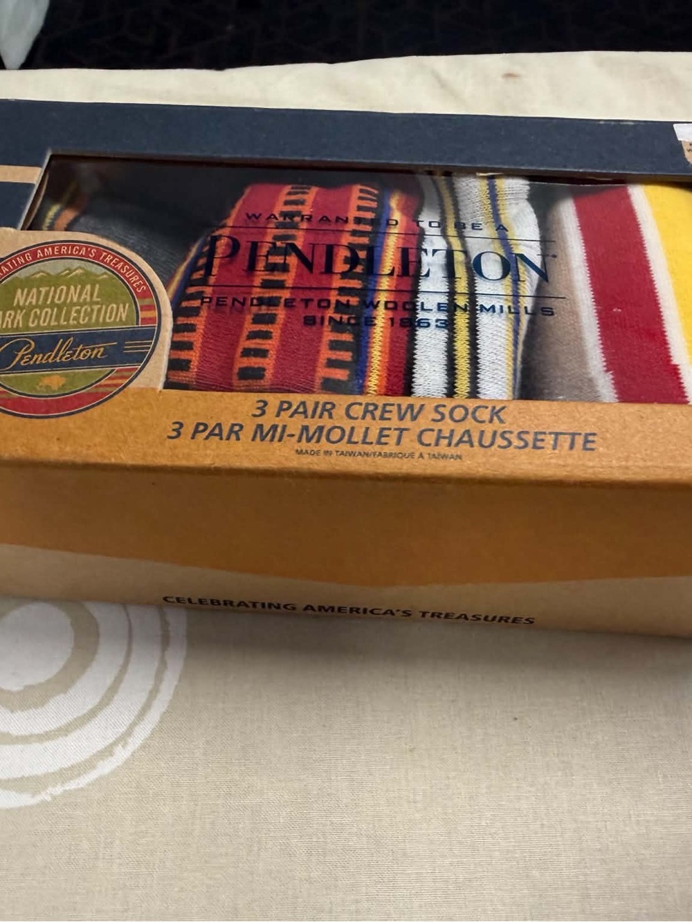 Pendleton 3-PACK NATIONAL PARK SOCKS GIFT BOX - Picture 3 of 7